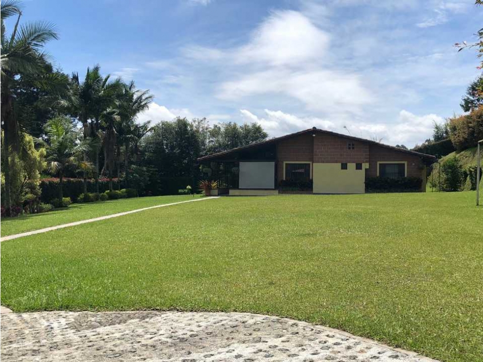 VENDO FINCA A PUERTA CERRADA EN RIO NEGRO  A 15 MINUTOS DEL AEROPUERTO