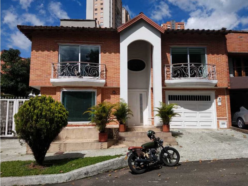 VENDO HERMOSA CASA EN SABANETA SECTOR SAN JOSÉ