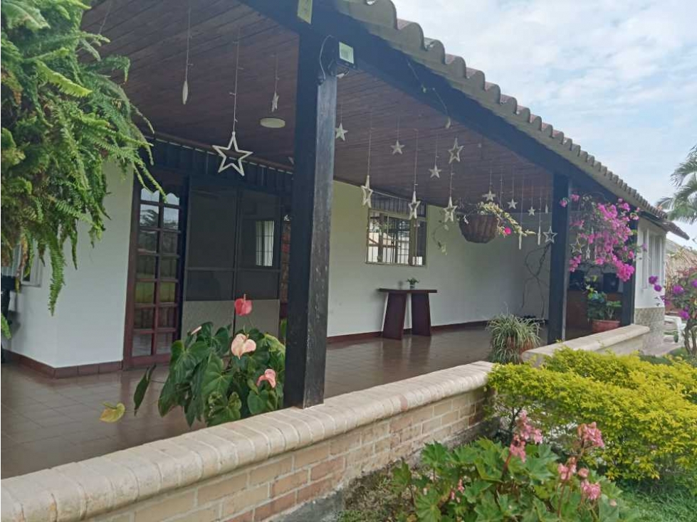 Vendo hermosa finca sobre la vía principal potrerito Jamundí