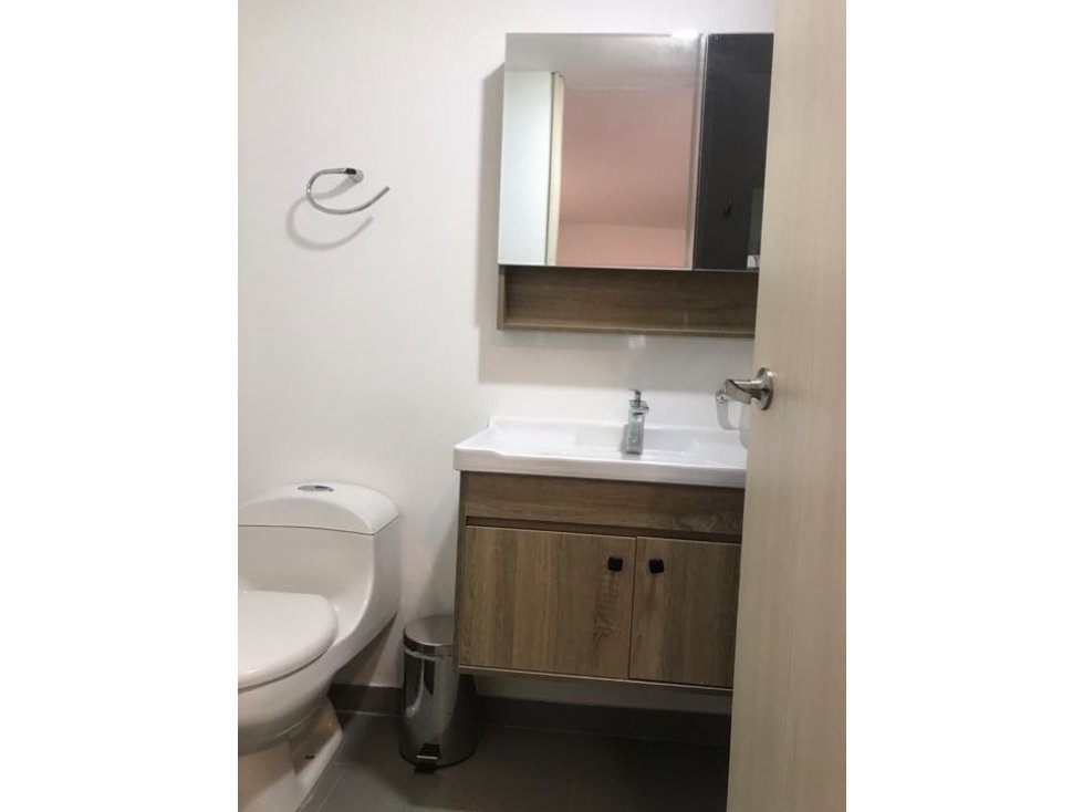 VENDO HERMOSO APARTAMENTO REMODELADO EN SANTA BÁRBARA