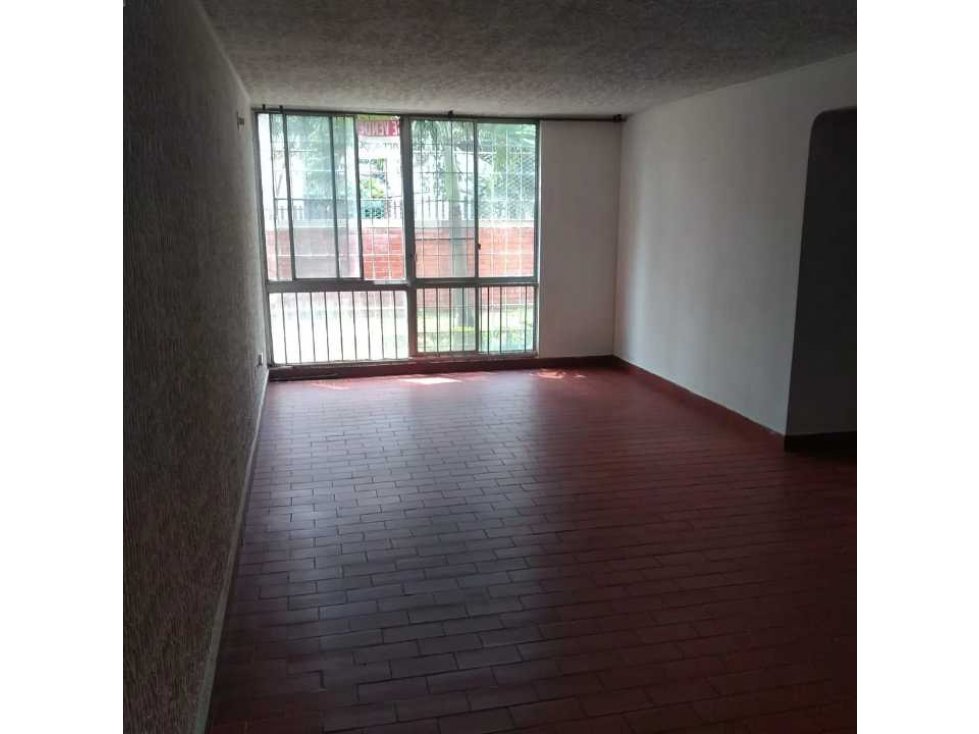 VENDO INTERESANTE APTO CON PARQUEADERO 1 PISO B/ALAMOS