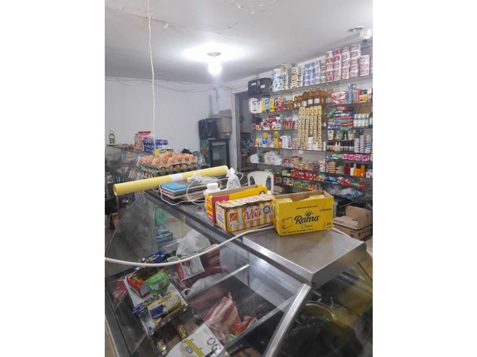 Vendo, local comercial sobre calle 21 alto flujo comercial y vehícular