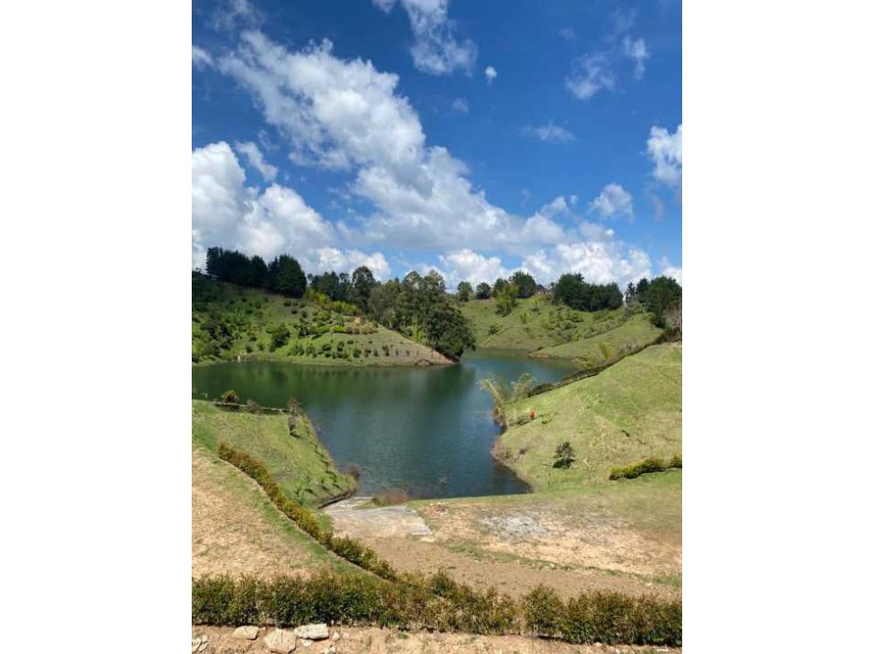 VENDO LOTE EN EL PEÑOL, UNIDAD CON ACCESO AL EMBALSE