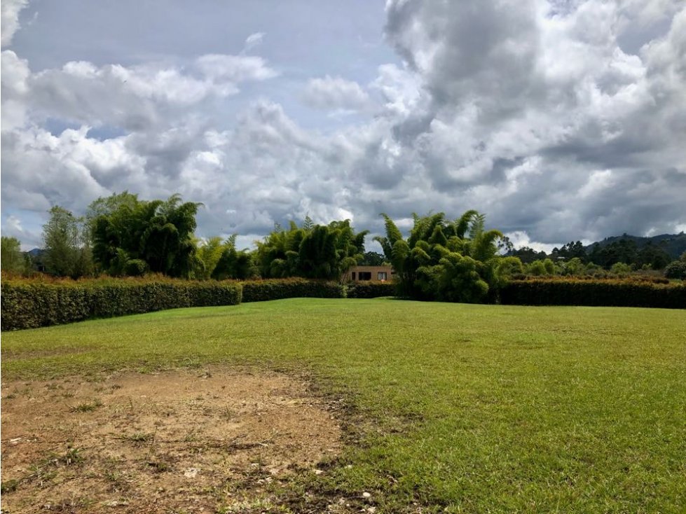 LOTE EN VENTA EN RIONEGRO SECTOR LLANOGRANDE (UNIDAD CERRADA)