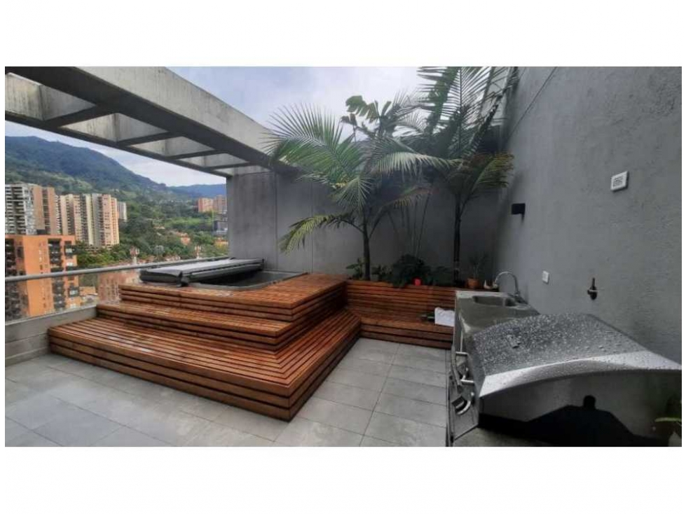 Vendo moderno apartamento DÚPLEX en Envigado con terraza y jacuzzi. 