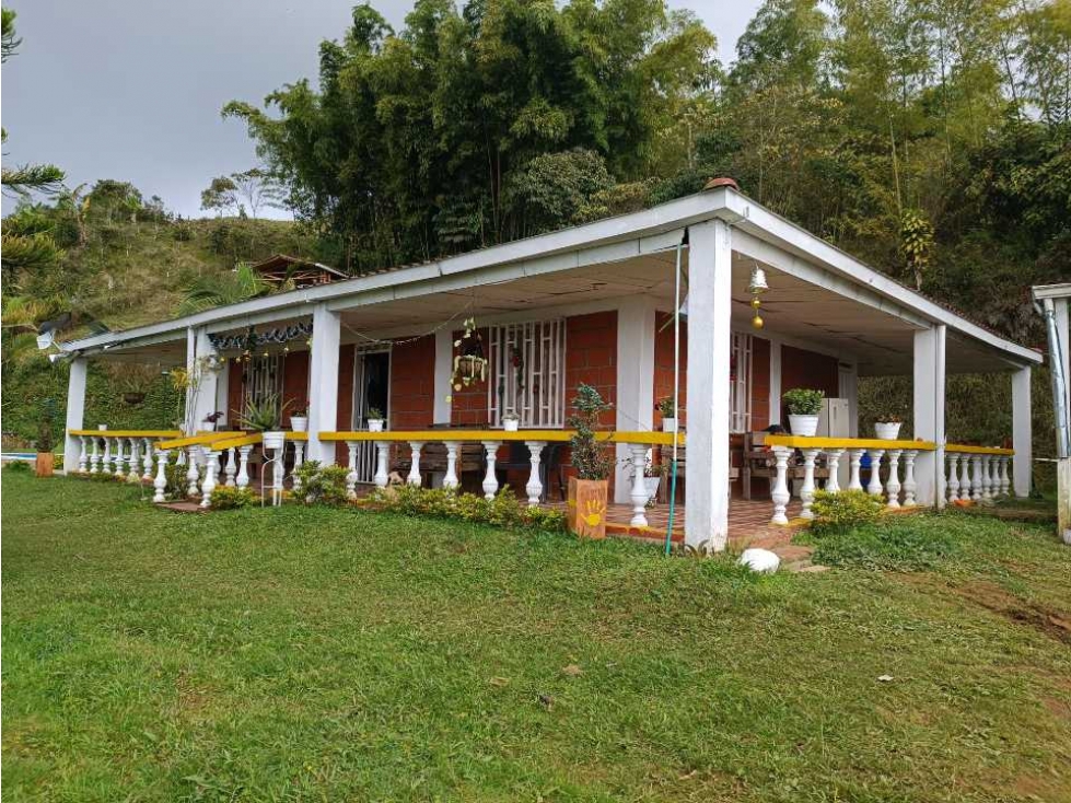 VENTA CASA CAMPESTRE EN DOSQUEBRADAS