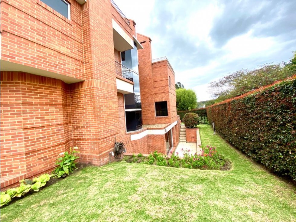 VENTA CASA EN APOSENTOS 5 alcobas 7 Baños