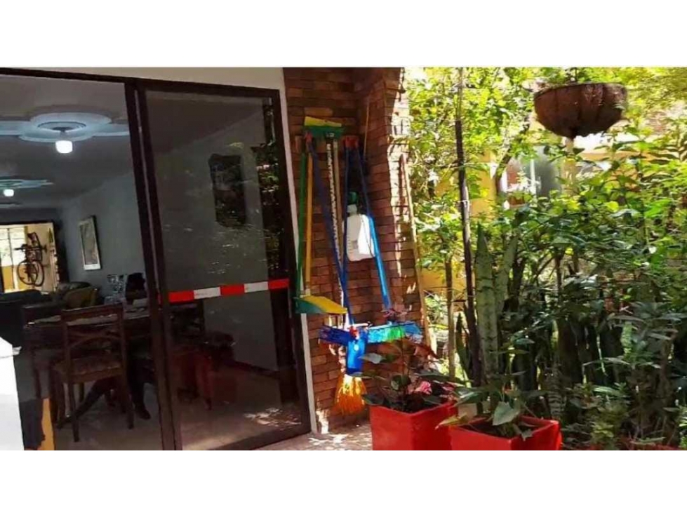 VENTA DE  CASA PARTE BAJA  DE LA  CUENCA  ENVIGADO