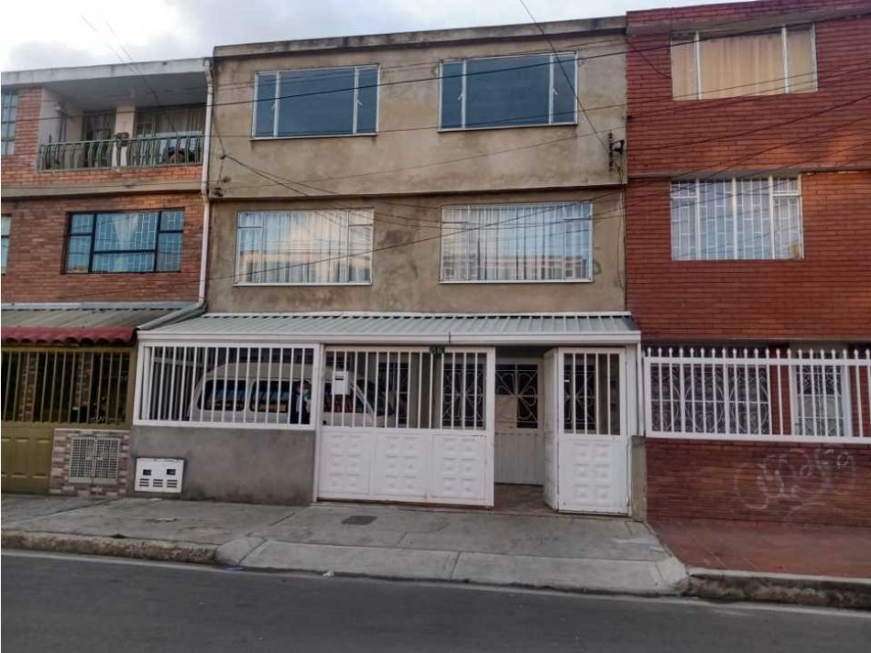 VENTA DE CASA RENTABLE EN CARVAJAL KENNEDY NEGOCIABLE