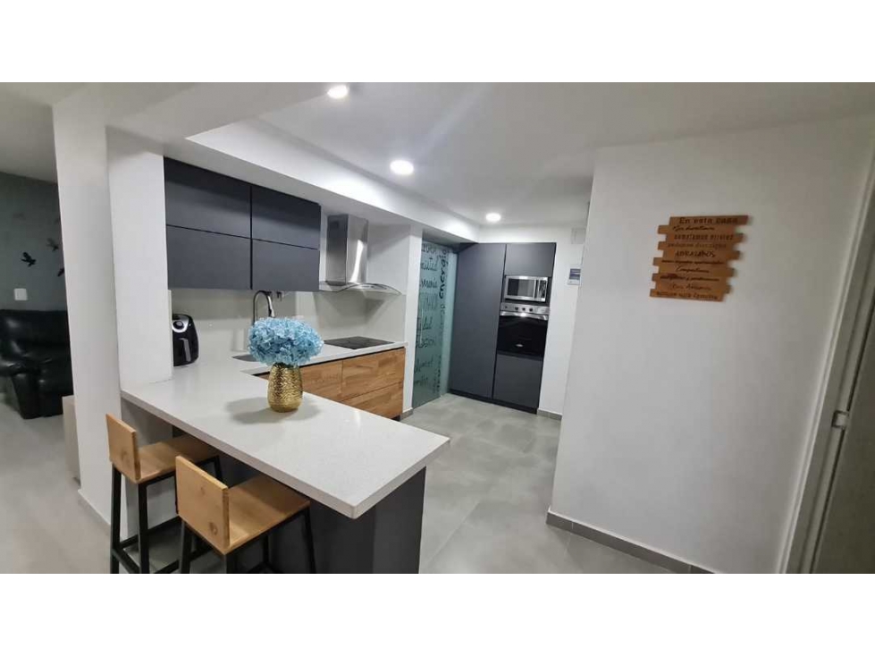 VENTA DE APARTAMENTO EN MEDELLÍN SECTOR LOMA DE LOS BERNAL