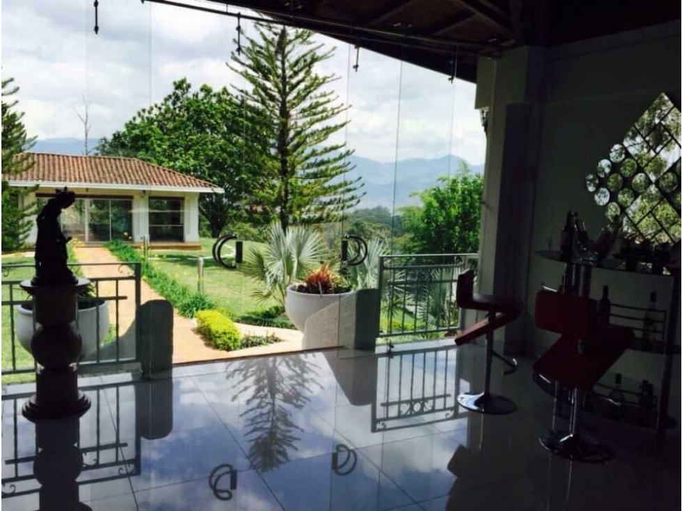 Venta de casa campestre en el Poblado