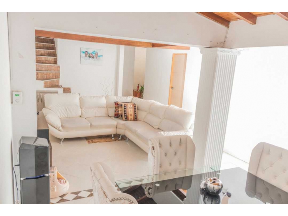 VENTA DE CASA DUPLEX EN BELEN SAN CARLOS