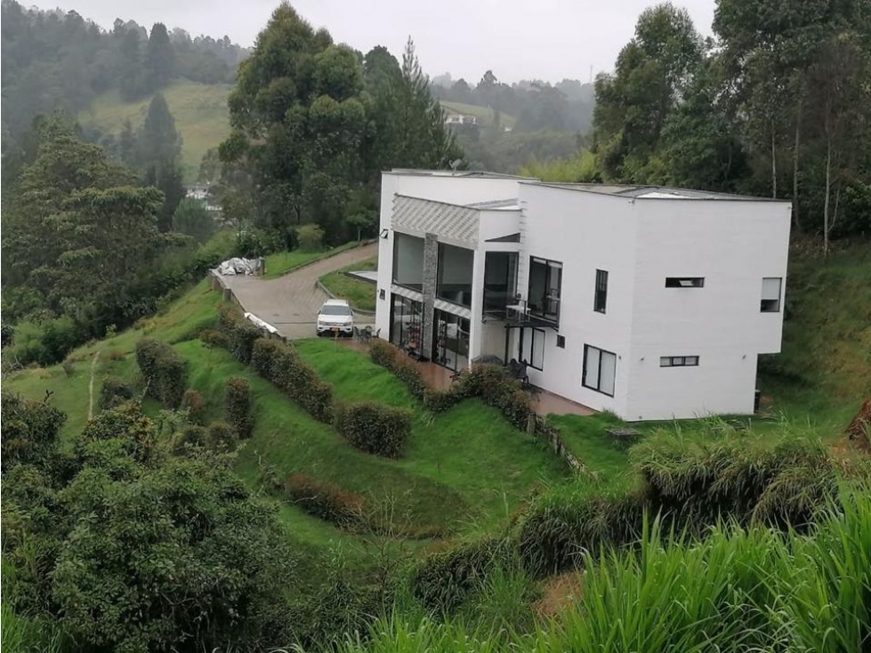 Venta de Hermosa casa finca en las palmas