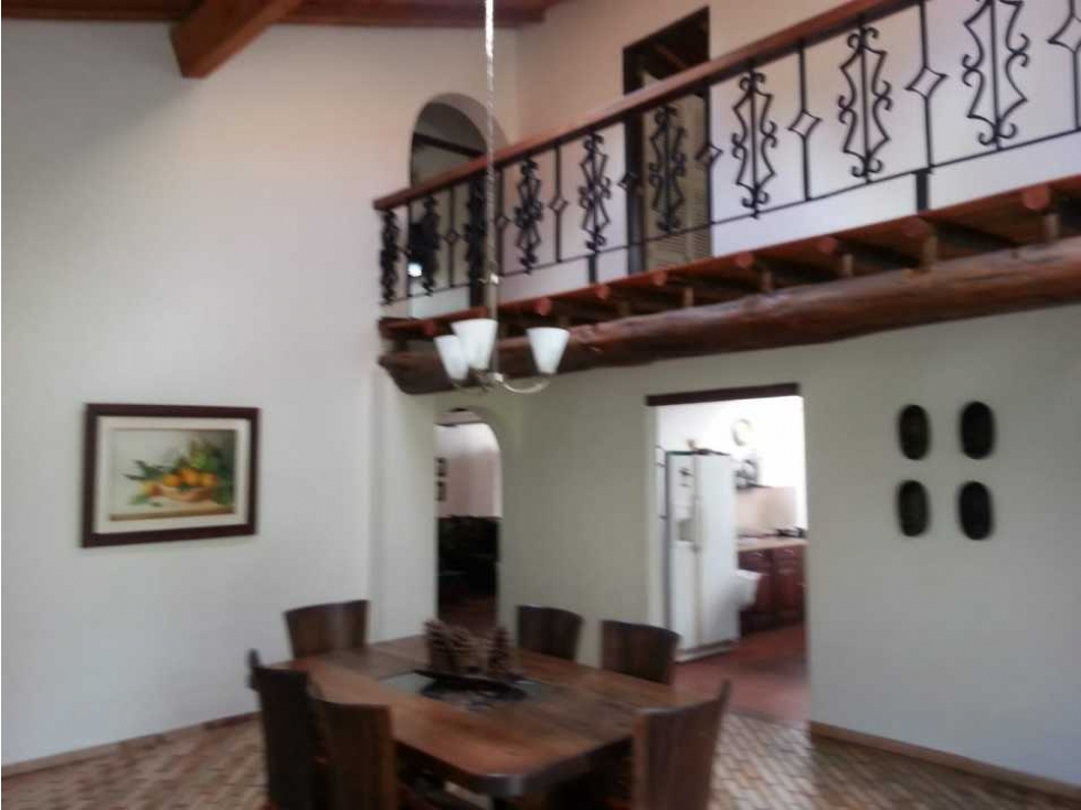 VENTA CASA CAMPESTRE A 200 MTS. TUNEL DE ORIENTE, LOTE APROVECHABLE.