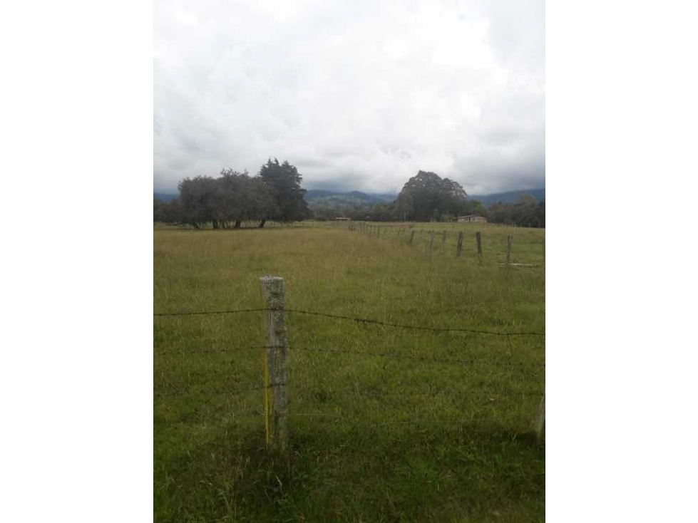 Venta lote plano esquinero en Pacho 5.765m2 vereda llano la Hacienda