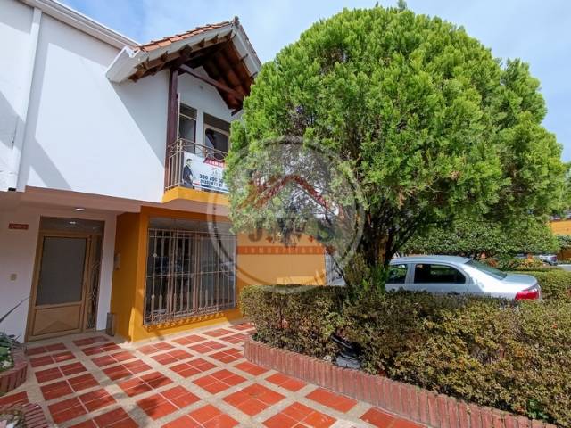 Casa En Venta En El Condominio Bosques De Vizcaya, Cerca A La Universidad Santo Tomas | Jws Inmobiliaria